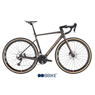 Bici gravel Bottecchia Gravel Carbon 49BR con telaio in carbonio e gruppo Shimano GRX, perfetta per percorsi misti su strada e sterrato
