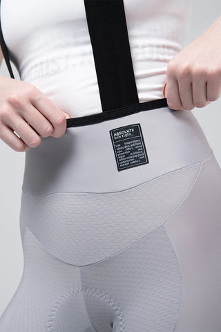 Dettaglio salopette ciclismo donna Gobik Absolute 7.0 con bretelle elastiche, fascia vita stabile e tessuto compressivo tecnico per ciclismo su strada e performance