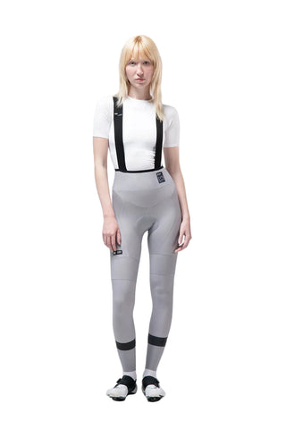 Salopette ciclismo donna Gobik Absolute 7.0 vista frontale con bretelle ergonomiche e fondello ad alte prestazioni, abbigliamento tecnico professionale per ciclismo su strada