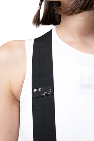 Dettaglio bretelle elastiche dei pantaloni ciclismo lunghi Gobik Absolute 7.0 Women con tecnologia Total Straps per stabilità e comfort nelle lunghe uscite.