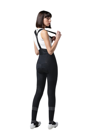 Vista posteriore pantaloni ciclismo Gobik Absolute 7.0 Women con fondello K9 e pannelli ergonomici per comfort e protezione.