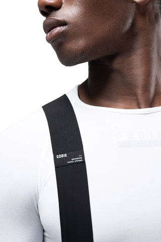 Dettaglio bretelle elastiche Gobik Absolute 7.0 uomo, progettate per aderenza perfetta e stabilità nei pantaloni lunghi ciclismo professionale.