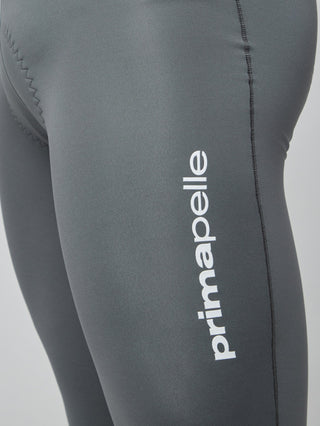 Scritta Primapelle su calzamaglia invernale ciclismo Pissei, pantalone tecnico per allenamenti su strada.