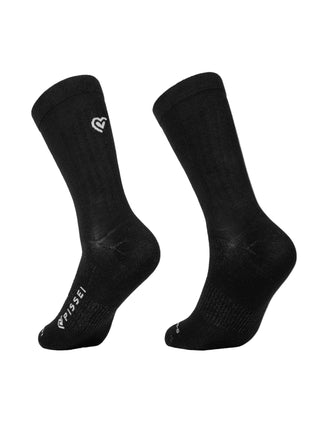 Calzini tecnici Pissei Argentum neri, con logo bianco e struttura rinforzata su punta e tallone per massimo comfort e traspirabilità in bici.