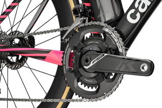Dettaglio guarnitura FSA PowerBox su Cannondale SuperSix EVO LAB71 – trasmissione di potenza precisa e leggerezza per ciclisti pro.