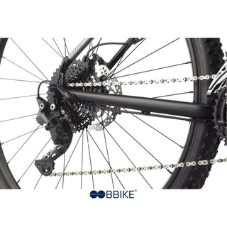 Cambio posteriore Shimano a 10 velocità e freno a disco su mountain bike Cannondale, perfetto per prestazioni versatili su ogni terreno.