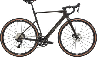Vista laterale bicicletta gravel Cannondale SuperX Carbon 3 con gruppo Shimano GRX e ruote DT Swiss per performance professionali.