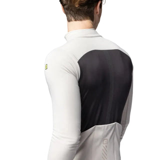 Giacca ciclismo Alé Fondo 3.0 vista posteriore completa, pannelli termici e tasche posteriori capienti per lunghe uscite.