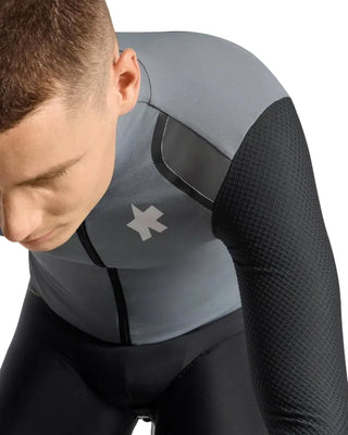 Dettaglio maniche giacca ciclismo uomo Assos EQUIPE RS Spring Fall Jacket S11.