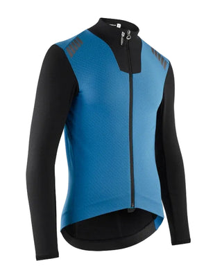 Giacca ciclismo invernale Assos MILLE GT EISENHERZ Ultraz S11 blu, vista tre quarti frontale.