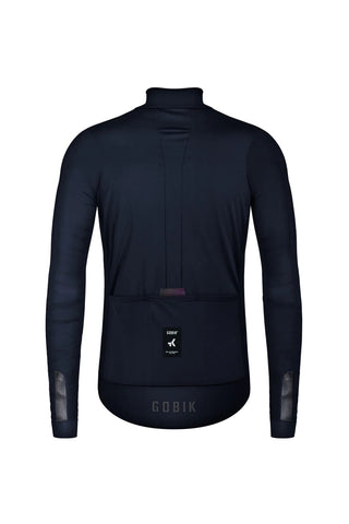 Dettaglio posteriore giacca Gobik Armour 2.0 Ultrablue blu navy, con tasche posteriori e logo riflettente per ciclismo invernale.