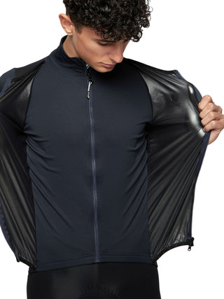 Dettaglio interno della giacca Pissei PrimaPelle Plus nero blu, rivestimento isolante e tessuto tecnico per mantenere il calore durante le uscite invernali.