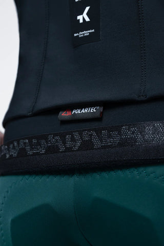 Dettaglio tessuto Polartec della Giacca Gobik Skimo Solid Ink Nero, isolamento termico e traspirabilità per il ciclismo invernale.