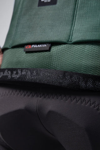 Dettaglio tessuto Polartec Power Shield della Giacca Gobik Skimo Pro 2.0 Cardin Green, protezione antivento e traspirabilità elevata.
