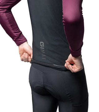 Dettaglio gilet ciclismo uomo Alè Warm Up nero - grafica riflettente posteriore per massima visibilità durante l’allenamento gravel o strada.