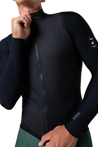 Dettaglio zip Gilet Gobik Vector 2.0 Crow, cerniera termosaldata a doppio cursore per aerodinamicità e comfort in sella.