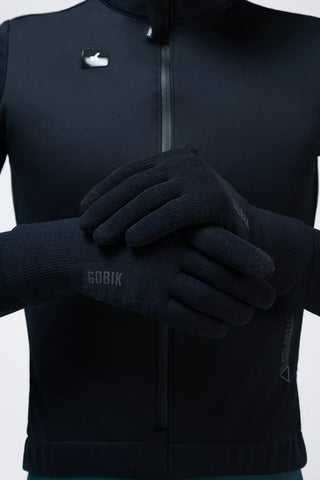 Guanti termici da ciclismo Gobik Hyperguard unisex neri, in maglia tecnica impermeabile a tre strati per protezione da freddo e pioggia.