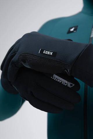 Guanti Gobik Light Thermal Bora 2.0 Polartec unisex neri, costruzione antivento e inserti touch-screen per uso con dispositivi durante l’attività sportiva.