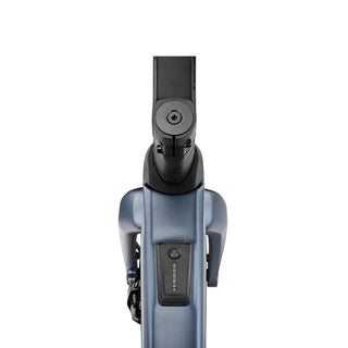Vista dall’alto del manubrio integrato con cockpit aerodinamico su bici Look E-765 Optimum Rival AXS.