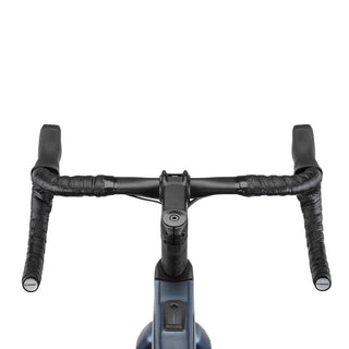 Vista dall'alto del manubrio integrato con attacco Look su bici da corsa elettrica Look E-765 Optimum Rival AXS.