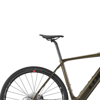 Dettaglio sella e reggisella carbonio su ebike gravel Look E-765 Gravel, comfort e leggerezza per lunghe percorrenze.