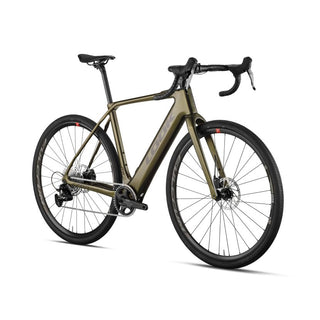 Ebike gravel Look E-765 Gravel Apex Hope metallic green, vista tre quarti con geometria racing e componenti di alta gamma.