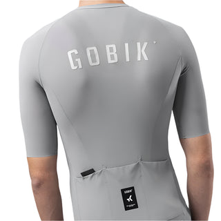 Maglia ciclismo uomo Gobik grigio retro – design ergonomico con tasche posteriori e logo riflettente per visibilità e comfort in bici