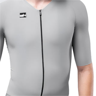 Maglia ciclismo uomo Gobik grigio fronte – jersey estiva aerodinamica con zip integrale e maniche a taglio vivo per massima performance
