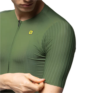 Dettaglio manica aerodinamica maglia ciclismo uomo Alé Performance verde – tessuto tecnico a costine per massima aerodinamicità