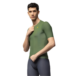 Vista laterale maglia ciclismo uomo Alé Performance verde – design racing fit per ciclisti esigenti