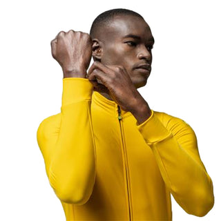 Dettaglio manica maglia ciclismo uomo Alé Fondo 3.0 colore zenzero – vestibilità aderente, tessuto termico tecnico ideale per l’inverno – abbigliamento ciclista professionale.