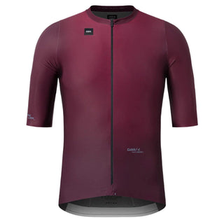Maglia ciclismo Gobik unisex vista frontale, tessuto elasticizzato e zip invisibile per aerodinamica e comfort nelle uscite su strada