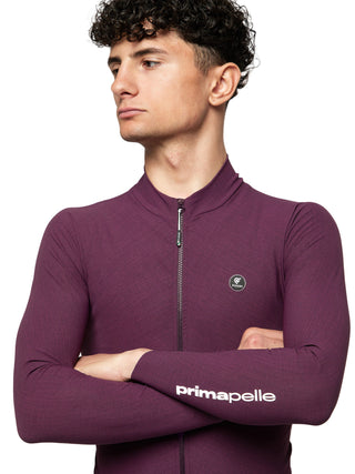 Maglia invernale Pissei PrimaPelle bordeaux con zip integrale, logo Pissei frontale e taglio anatomico per performance ciclistiche ottimali.