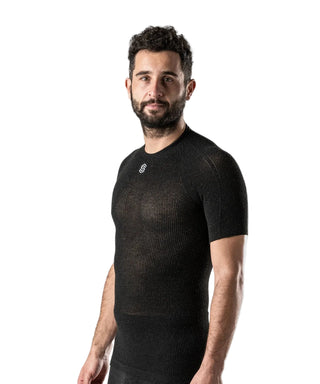 Maglia intima ciclismo uomo SILVERSKIN PRIMO manica corta girocollo vista tre quarti con struttura seamless ad alte prestazioni.