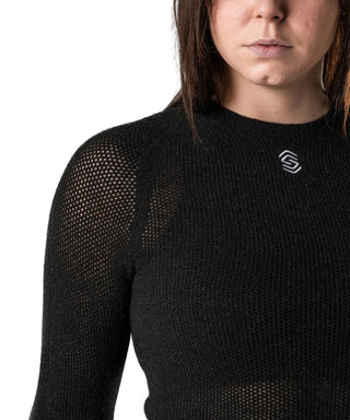 Dettaglio spalla della maglia intima a manica lunga girocollo SILVERSKIN Primo.