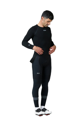 Maglia intima invernale uomo Gobik Winter Merino nera, vestibilità aderente ideale come base layer tecnico per ciclisti.