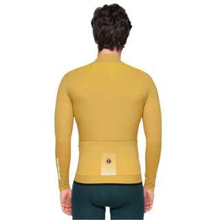 Maglia ciclismo uomo Pissei giallo manica lunga indossata retro – tasche posteriori e inserti riflettenti per visibilità e funzionalità in condizioni fredde