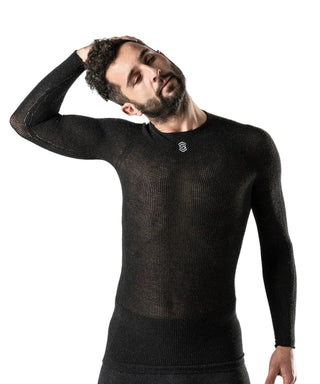 Maglia intima tecnica ciclismo SILVERSKIN Primo manica lunga indossata elasticità e libertà di movimento.