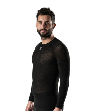 Maglia intima tecnica ciclismo SILVERSKIN Primo manica lunga indossata vista laterale elasticità e comfort.