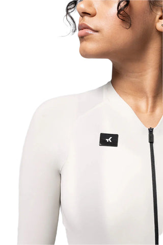 Vista laterale anteriore della maglia da ciclismo Gobik CX Solid Argonite unisex avorio con zip nera.