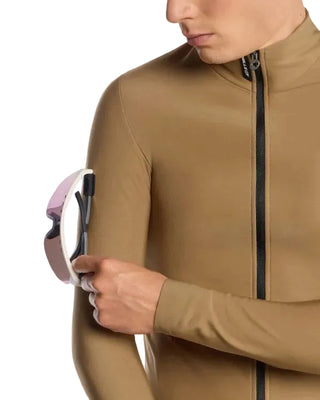 Dettaglio manica maglia ciclismo uomo Assos MILLE GT Spring Fall Jersey C2 bronzo.