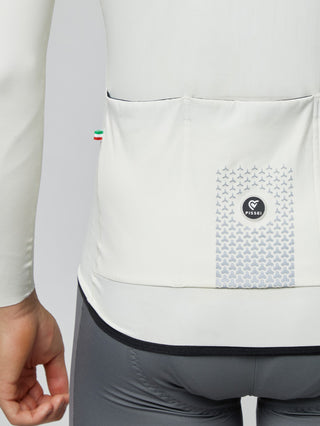 Dettaglio posteriore maglia ciclismo uomo Pissei PrimaPelle con inserti riflettenti e tasche capienti per accessori.