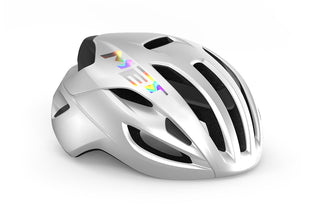 Casco ciclismo MET Rivale MIPS bianco olografico, design racing con prese d’aria ottimizzate e finitura lucida ad alte prestazioni.
