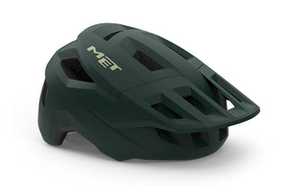 Casco da mountain bike MET Shelter MIPS Deep Forest opaco, vista tre quarti, colore verde scuro, ventilazione ottimale e visiera integrata.