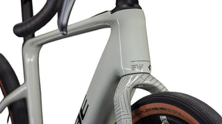 Cube Nuroad Hybrid C:62 Race 400X reedbeige´n´black - E-gravel bike - Cube | BBIke