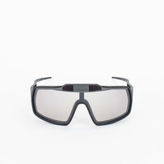 Occhiali Out Of Bot 2 con lente fotocromatica trasparente e montatura nera leggera, ideali per ciclismo e sport outdoor.