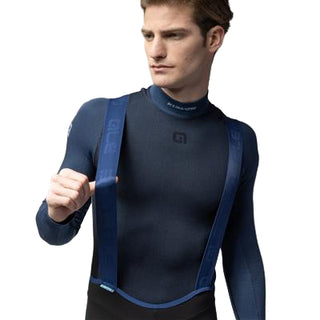 Dettaglio bretelle blu del pantaloncino ciclismo uomo Alè Klimatik K-Master nero – comfort ergonomico per pedalate in clima umido