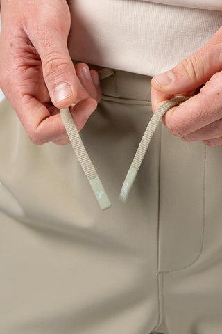 Pantalone jogger Gobik Drifter da uomo dettaglio coulisse regolabile in vita