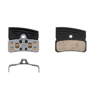 Pastiglie freno Shimano BP-P04C-MF in metallo con struttura Ice-Tech e piastra con dissipatori per freni a disco.