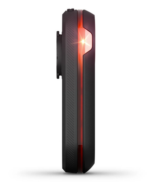 Radar Garmin Varia RTL515 vista laterale con luce posteriore e profilo aerodinamico per ciclismo.